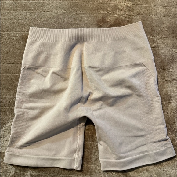 Alphalete Women's Contour Ultra High Rise Short Porcelain Medium NWOT - Picture 2 of 4